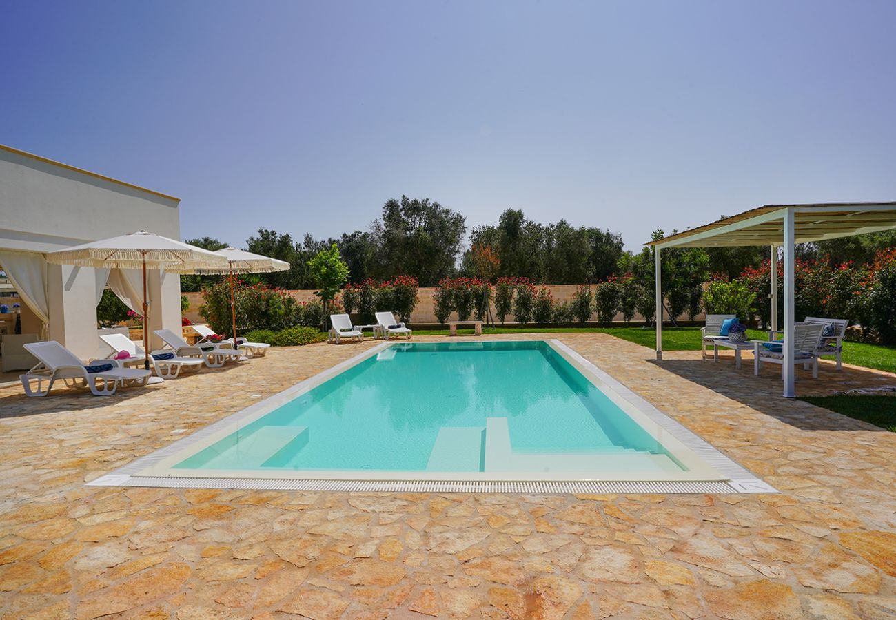 Trullo in San Michele Salentino - trullo lantane by Pugliadamre