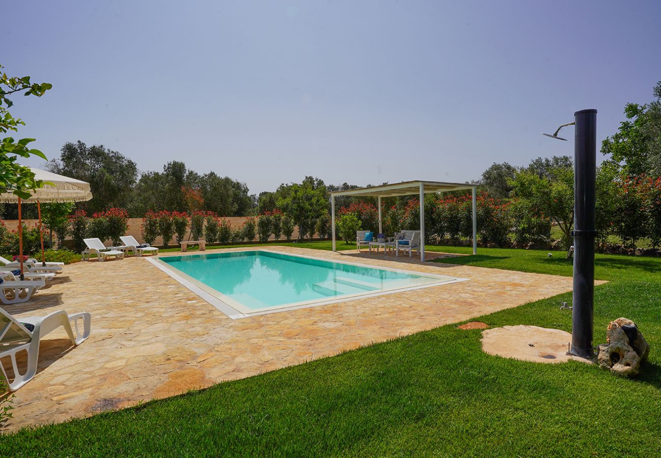 Trullo in San Michele Salentino - trullo lantane by Pugliadamre