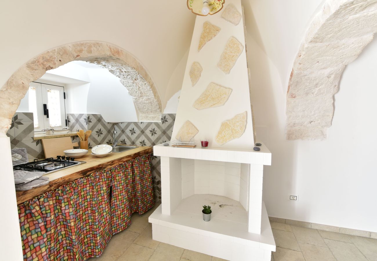 Trullo in Martina Franca - trullo nonna itria by pugliadamare 