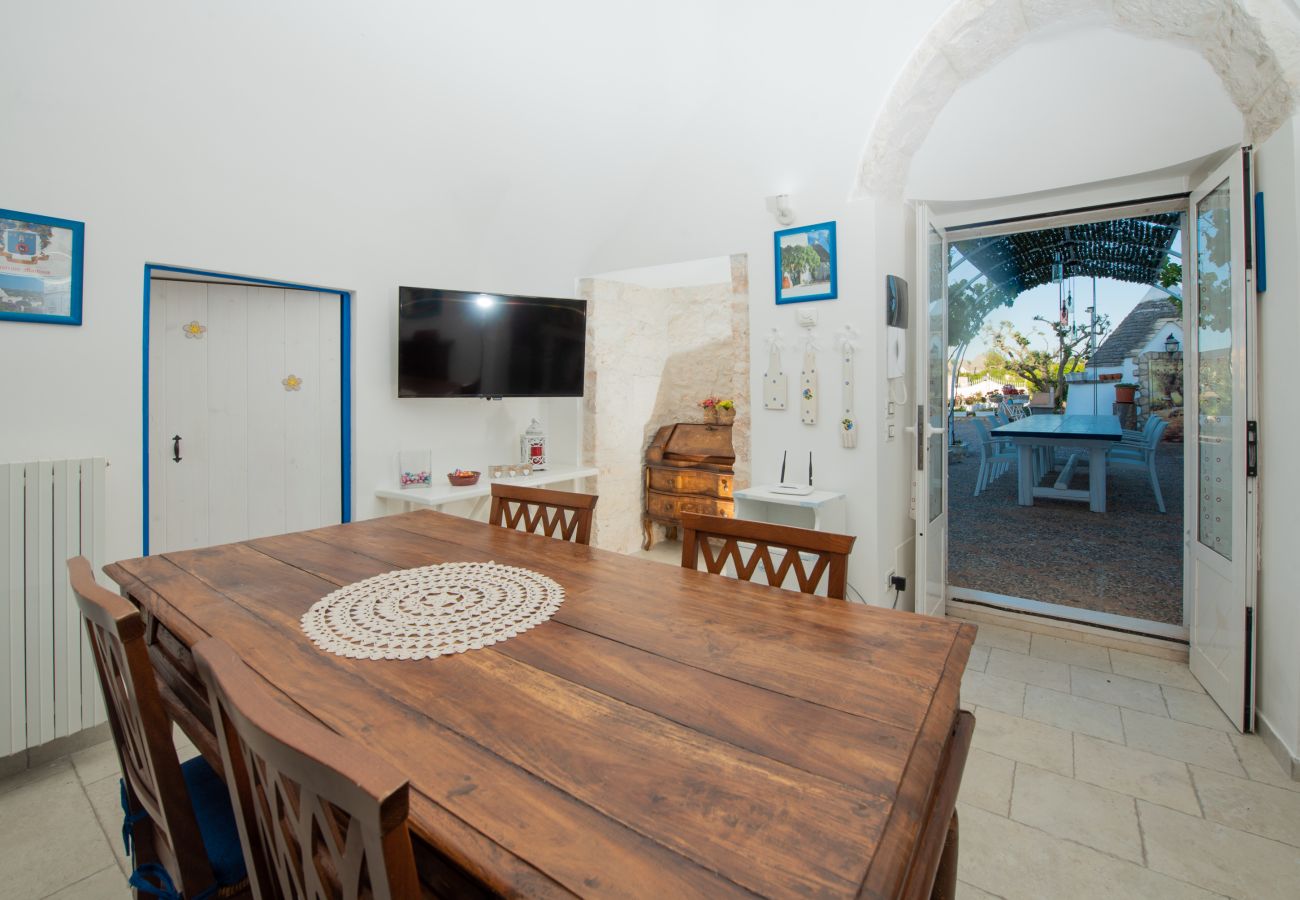 Trullo in Martina Franca - trullo nonna itria by pugliadamare 