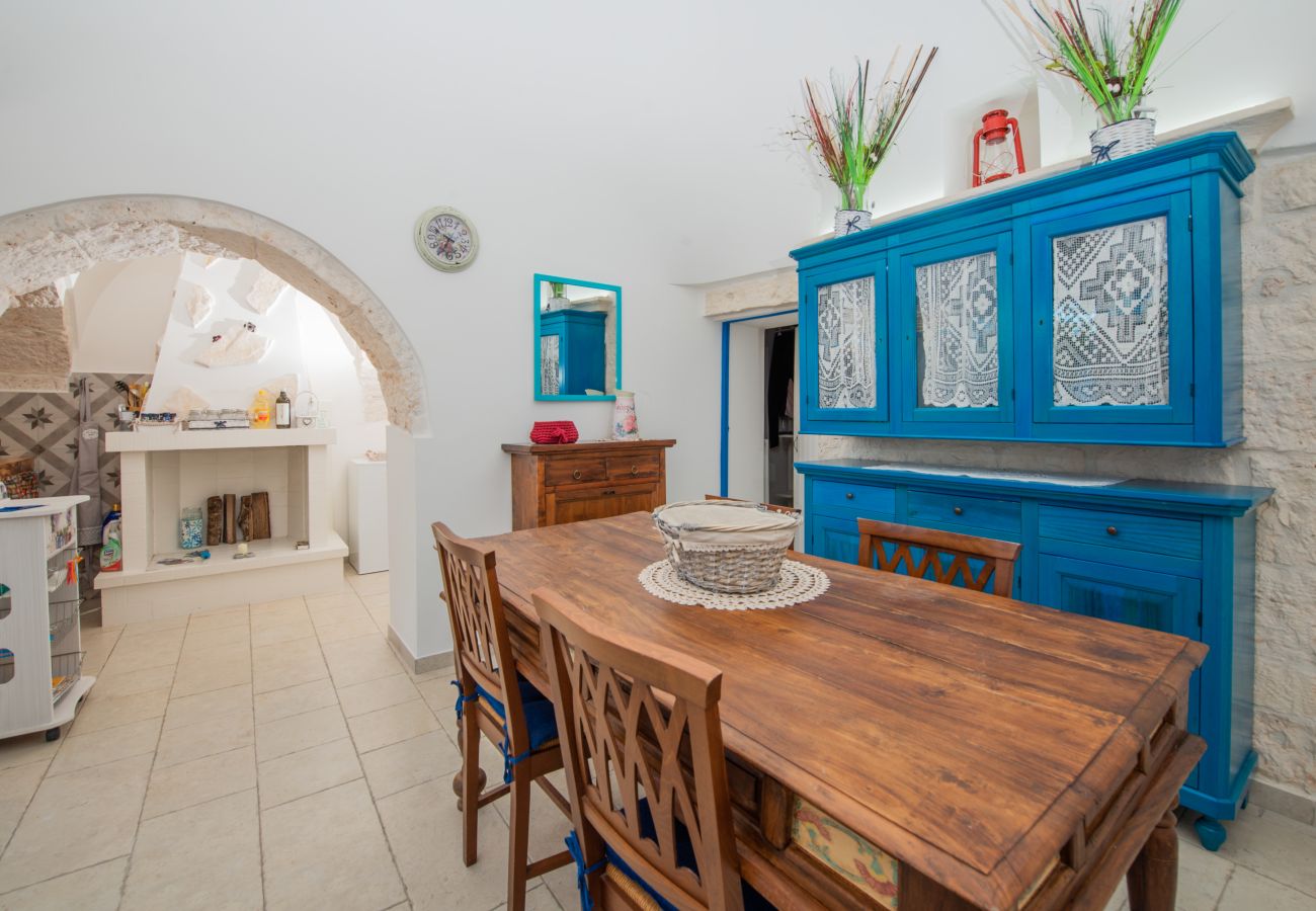 Trullo in Martina Franca - trullo nonna itria by pugliadamare 