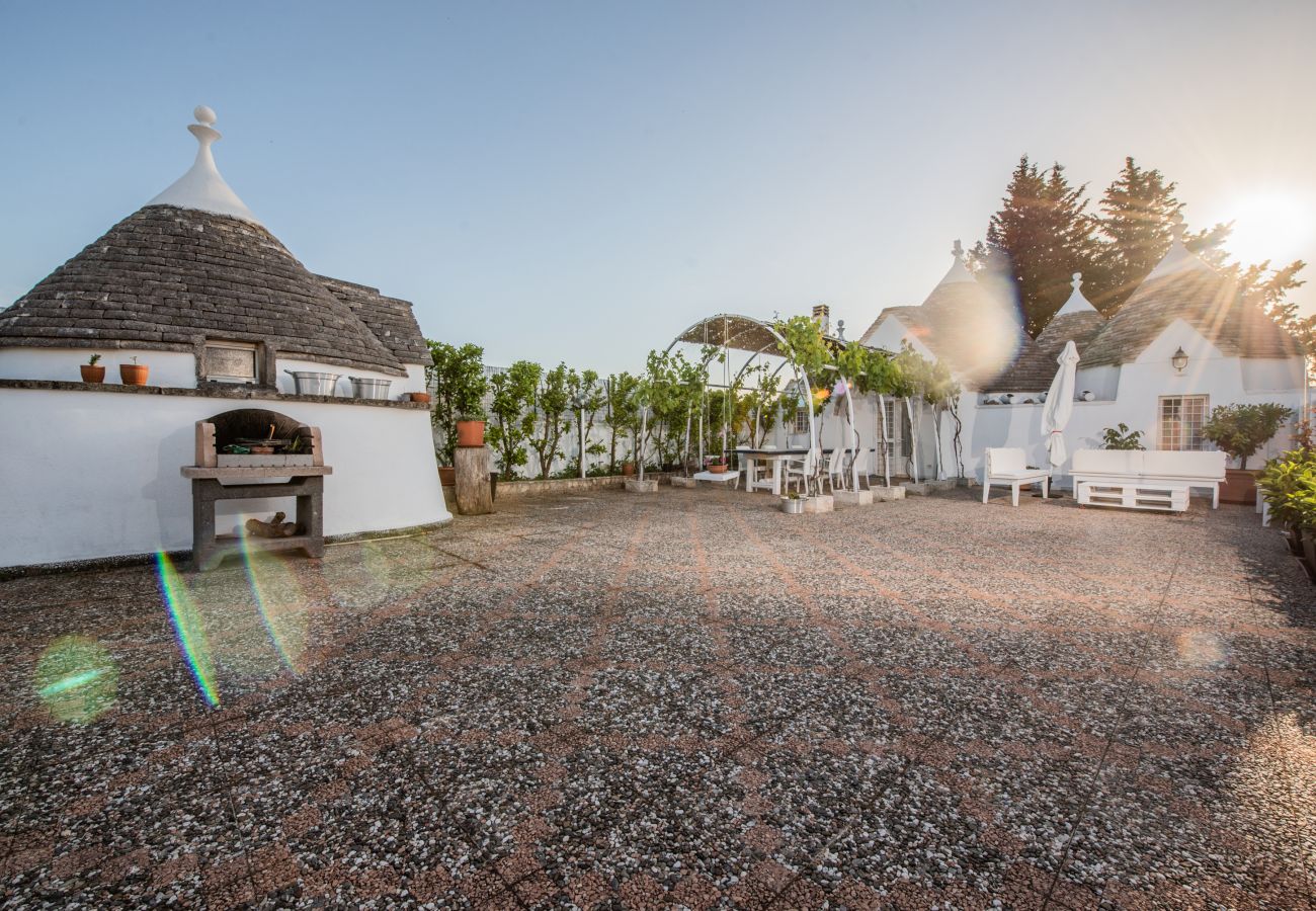 Trullo in Martina Franca - trullo nonna itria by pugliadamare 