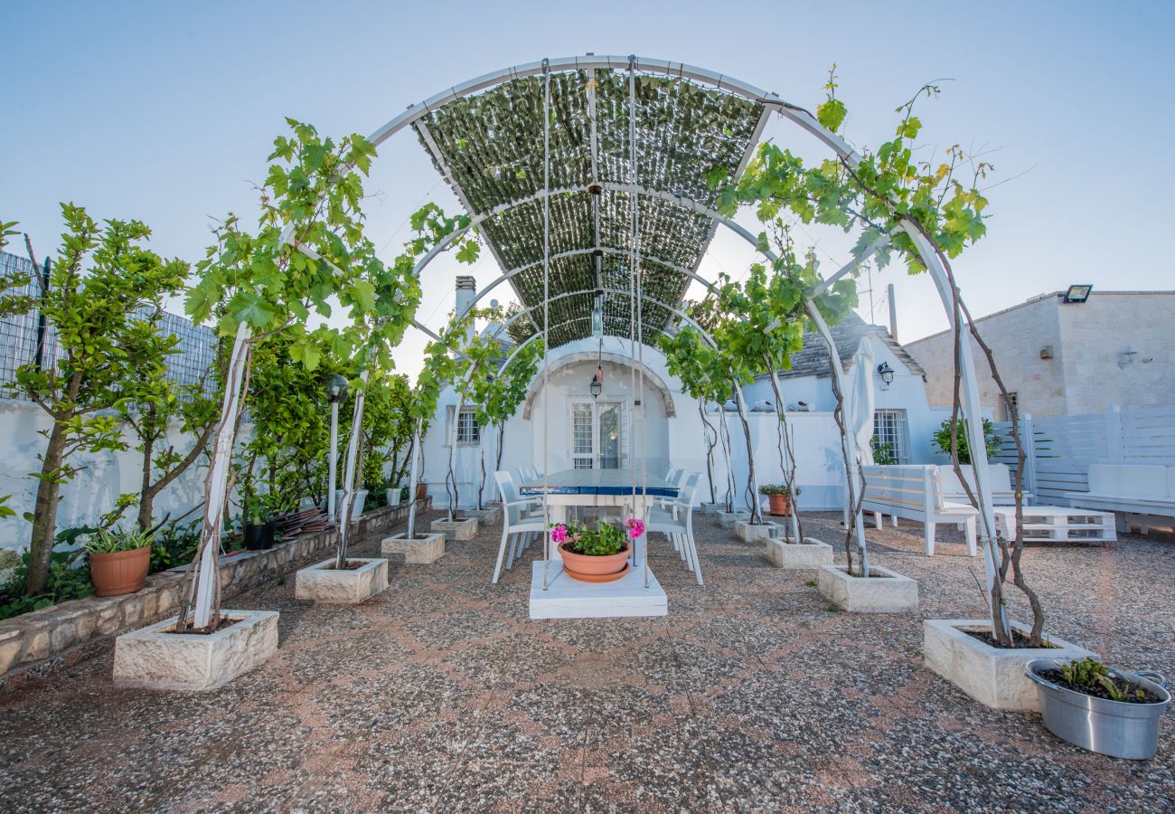 Trullo in Martina Franca - trullo nonna itria by pugliadamare 