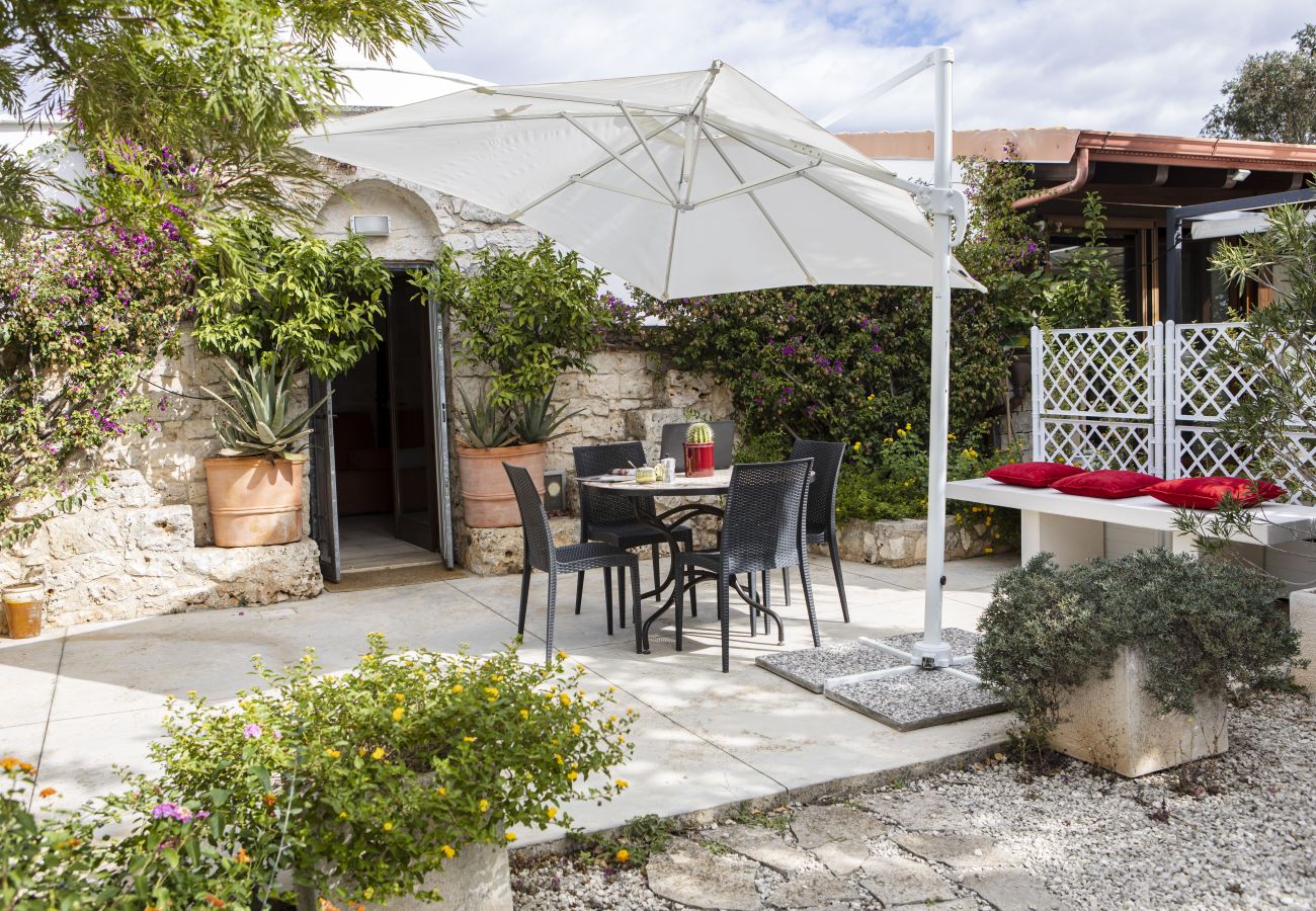 Residence in San Michele Salentino - Trulletto Corte degli Ulivi by Pugliadamare
