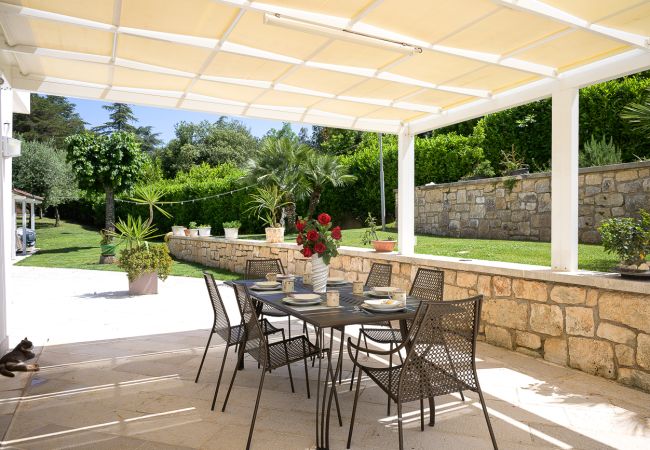 Villa in Martina Franca - Exclusive Modern Villa with Pool and Tennis Court – Martina Franca, Valle d’Itria Villa in Martina Franca - Exclusive Modern Villa with Pool and Tennis Court – Martina Franca, Valle d’Itria