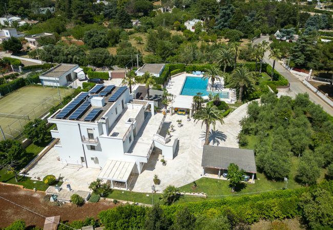 Villa in Martina Franca - Exclusive Modern Villa with Pool and Tennis Court – Martina Franca, Valle d’Itria Villa in Martina Franca - Exclusive Modern Villa with Pool and Tennis Court – Martina Franca, Valle d’Itria