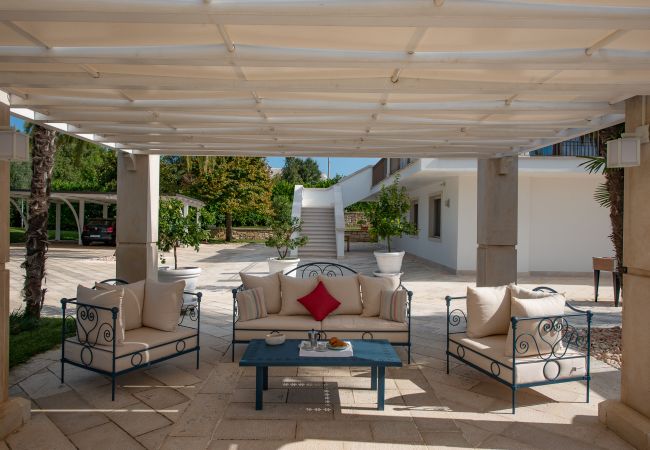 Villa in Martina Franca - Exclusive Modern Villa with Pool and Tennis Court – Martina Franca, Valle d’Itria Villa in Martina Franca - Exclusive Modern Villa with Pool and Tennis Court – Martina Franca, Valle d’Itria