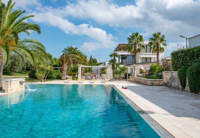 Villa in Martina Franca - Exclusive Modern Villa with Pool and Tennis Court – Martina Franca, Valle d’Itria Villa in Martina Franca - Exclusive Modern Villa with Pool and Tennis Court – Martina Franca, Valle d’Itria