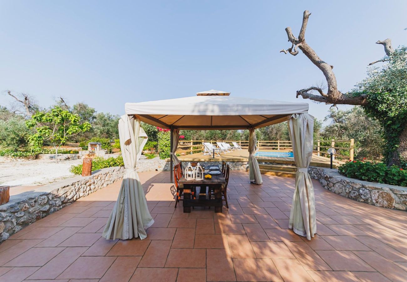 Trullo in Ceglie Messapica - Trullo Isabella by Pugliadamare