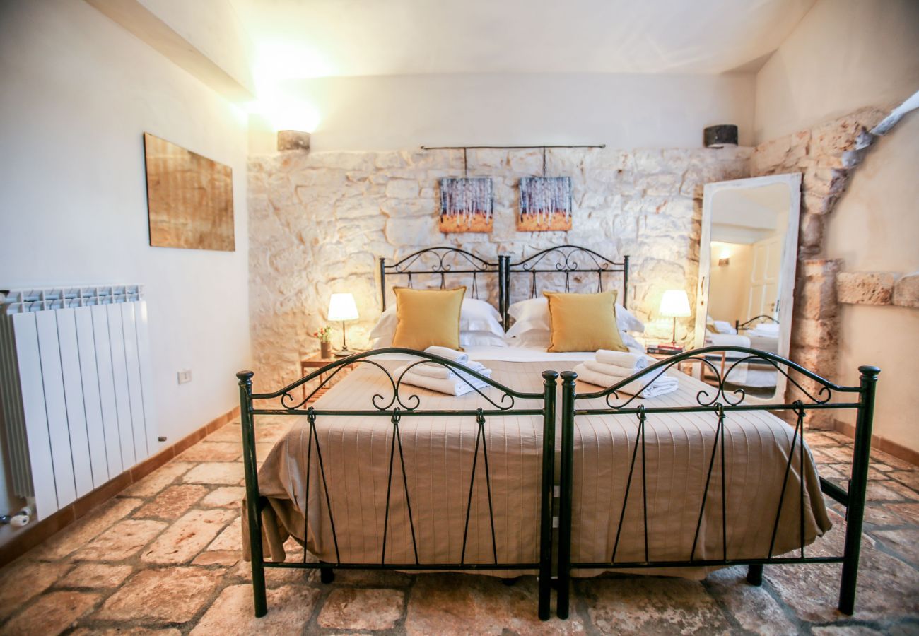 Trullo in Ceglie Messapica - Trullo Cinque Punte