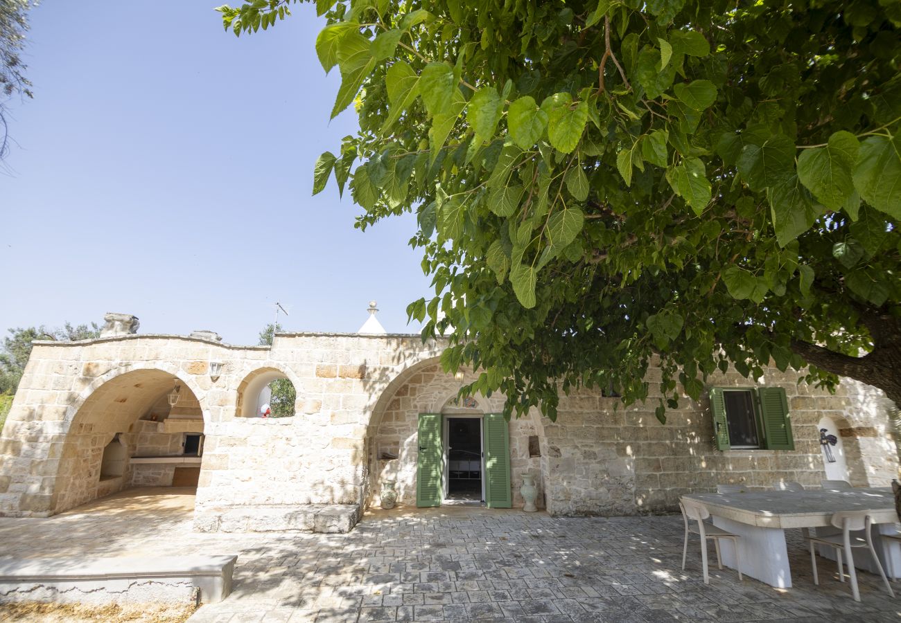 Trullo in San Michele Salentino - Trullo la mandorla by Pugliadamare