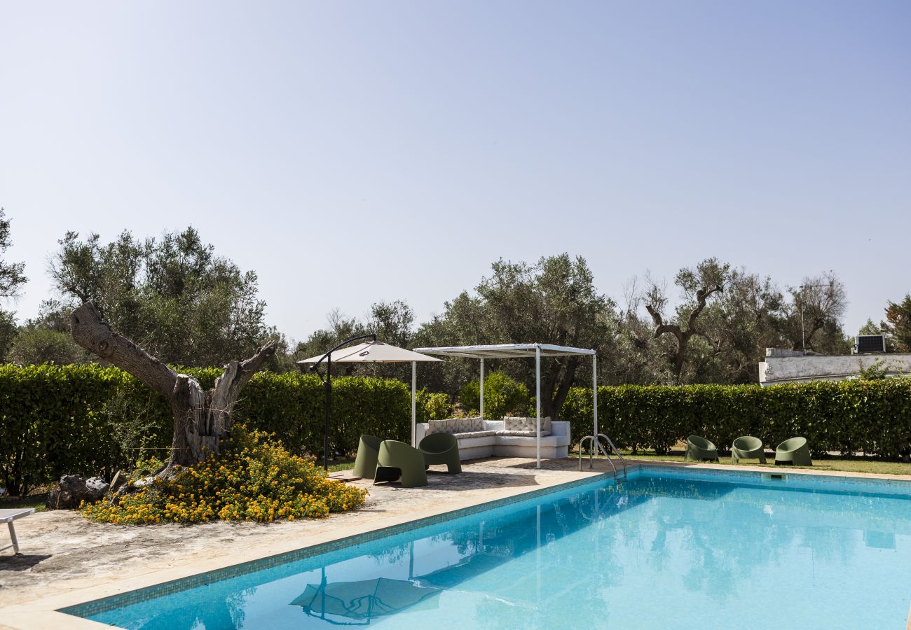 Trullo in San Michele Salentino - Trullo la mandorla by Pugliadamare