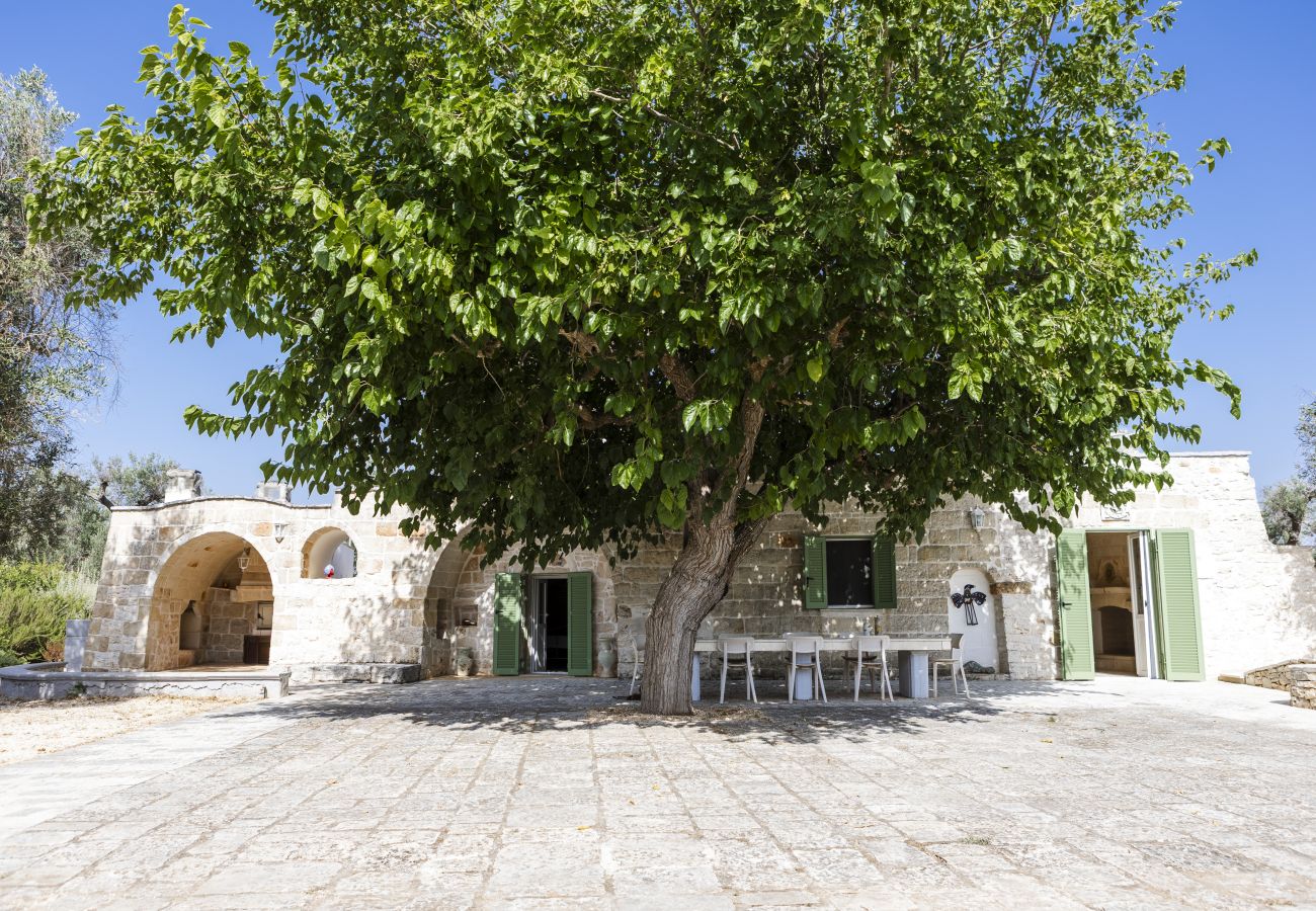 Trullo in San Michele Salentino - Trullo la mandorla by Pugliadamare