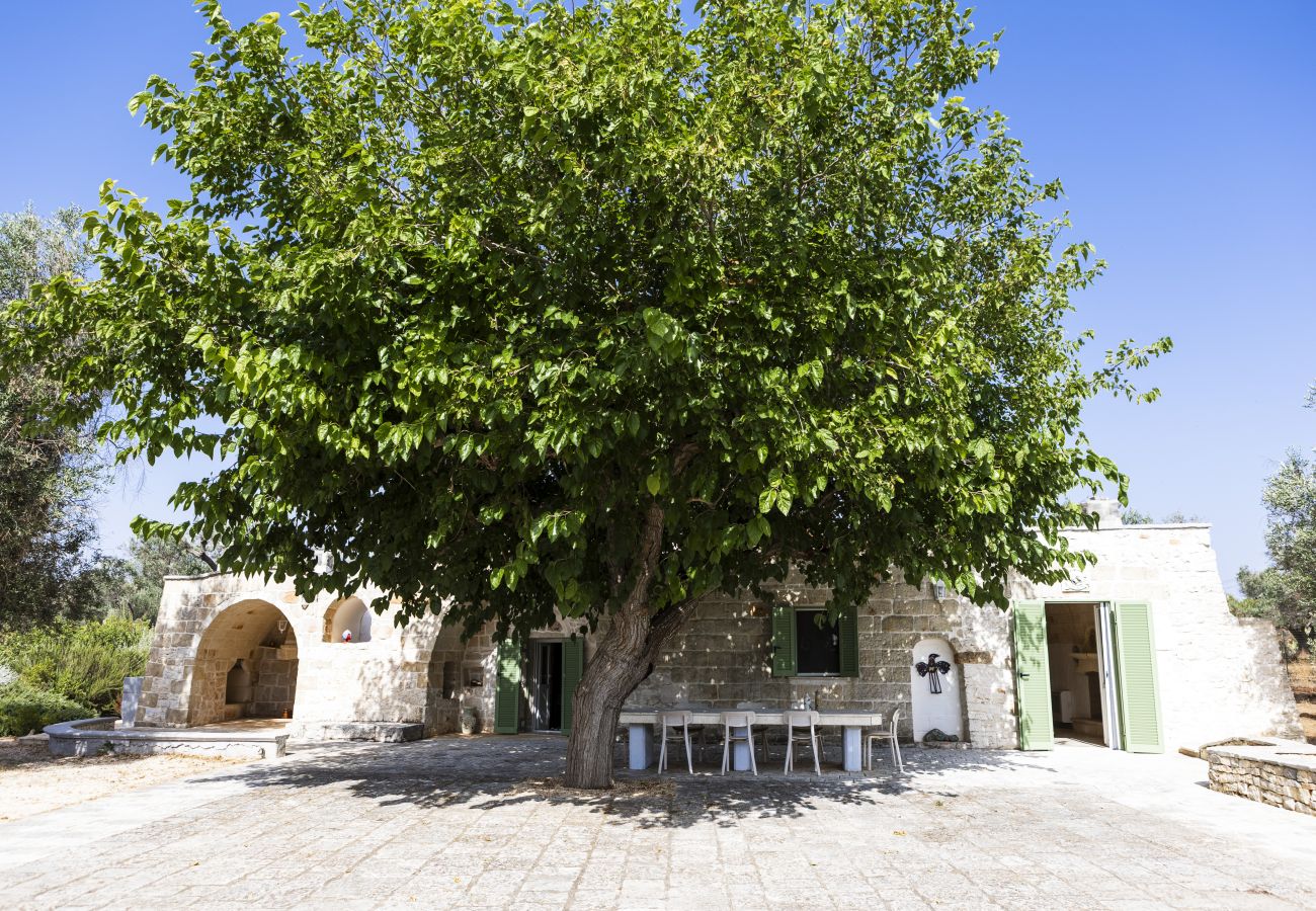 Trullo in San Michele Salentino - Trullo la mandorla by Pugliadamare