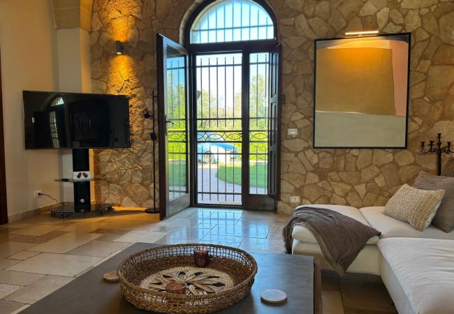 Trullo en San Vito dei Normanni - trullo raphael by pugliadamare Trullo en San Vito dei Normanni - trullo raphael by pugliadamare