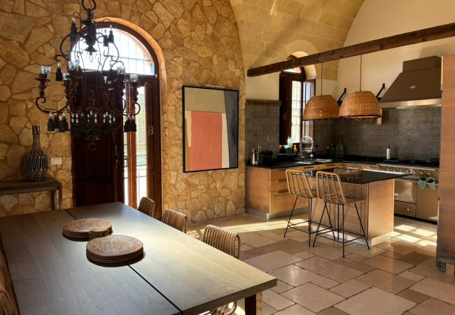 Trullo en San Vito dei Normanni - trullo raphael by pugliadamare Trullo en San Vito dei Normanni - trullo raphael by pugliadamare