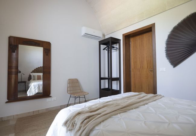 Trullo en San Vito dei Normanni - trullo raphael by pugliadamare Trullo en San Vito dei Normanni - trullo raphael by pugliadamare