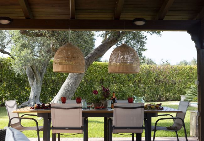 Trullo en San Vito dei Normanni - trullo raphael by pugliadamare Trullo en San Vito dei Normanni - trullo raphael by pugliadamare