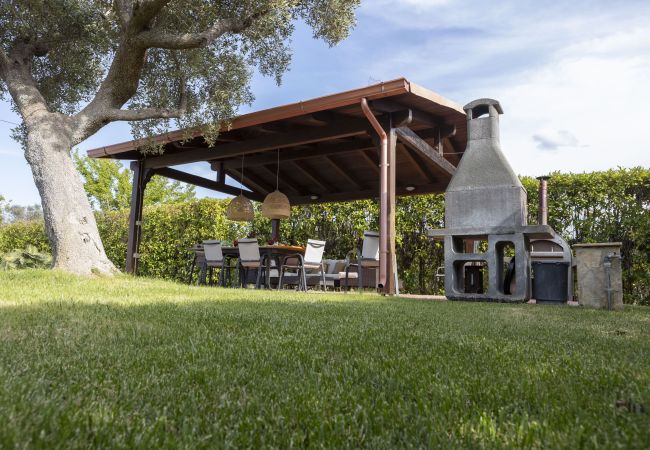 Trullo en San Vito dei Normanni - trullo raphael by pugliadamare Trullo en San Vito dei Normanni - trullo raphael by pugliadamare