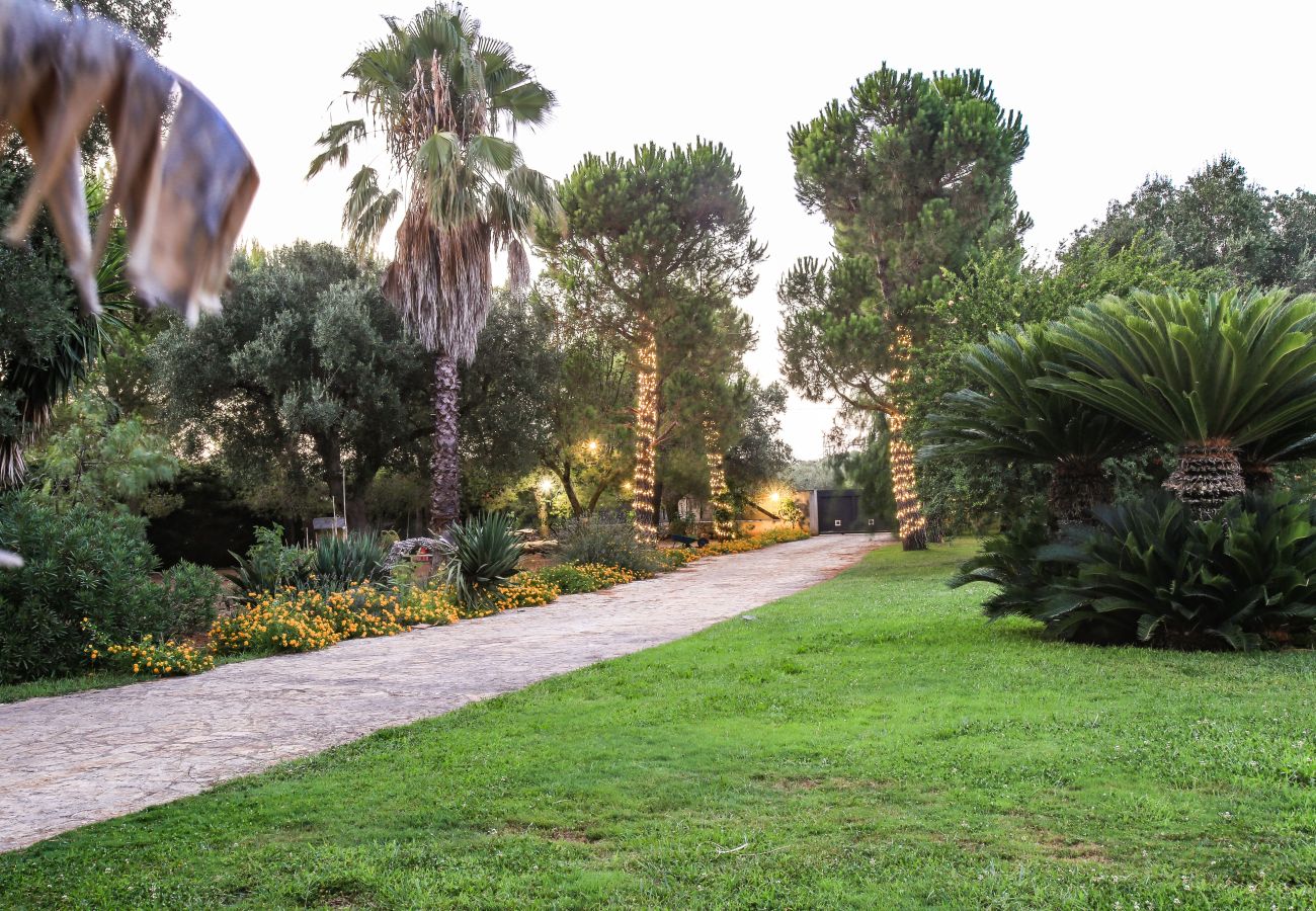 Villa en San Michele Salentino - Villa con parque y piscina en Pugliadamare