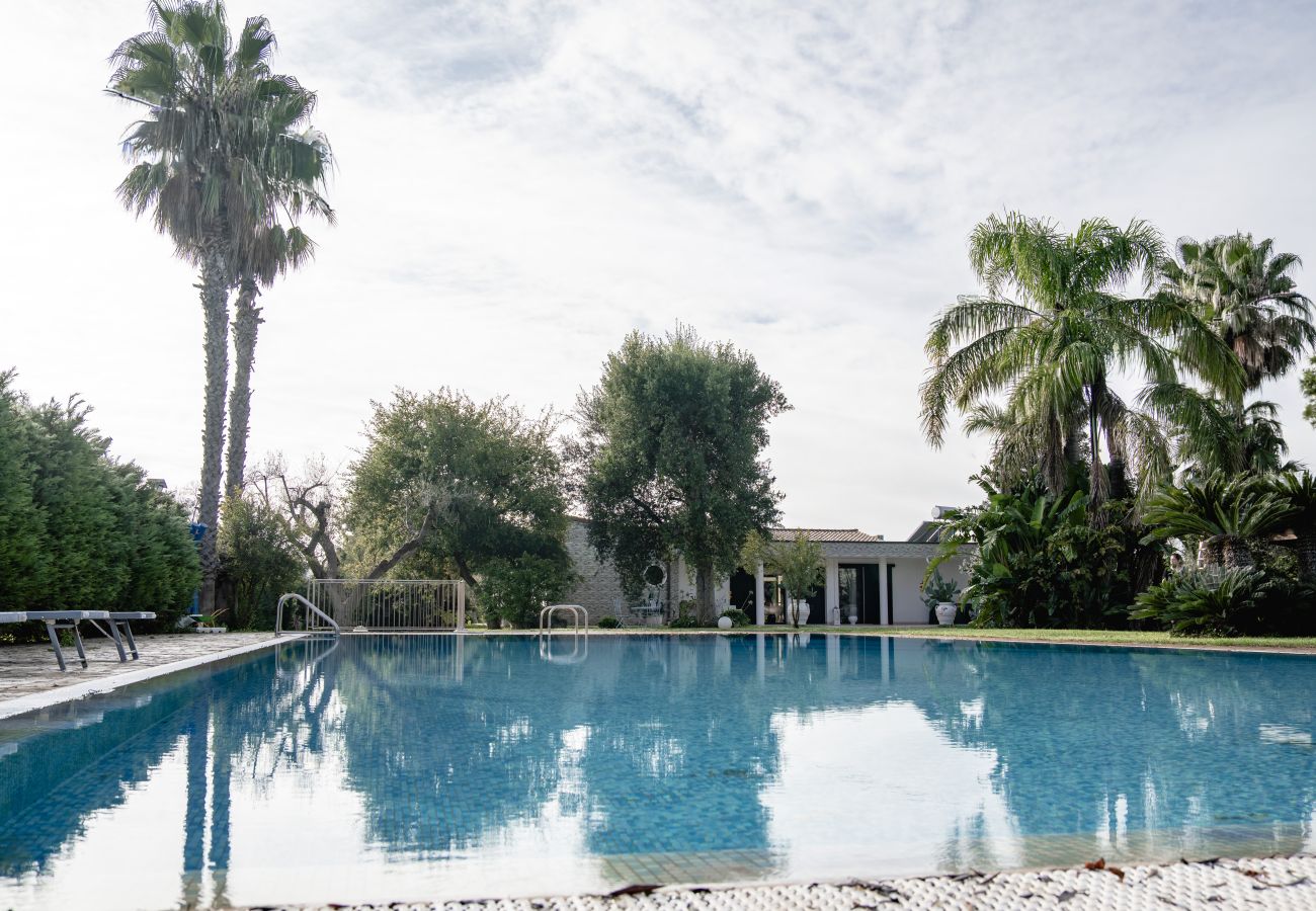Villa en San Michele Salentino - Villa con parque y piscina en Pugliadamare