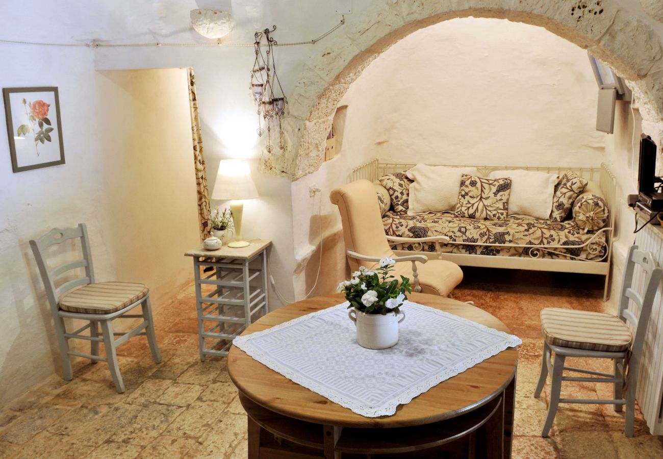 Trullo en San Michele Salentino - trulli mimosa by pugliadamare