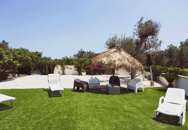 Trullo en San Vito dei Normanni - borgo della mimosa Trullo en San Vito dei Normanni - borgo della mimosa