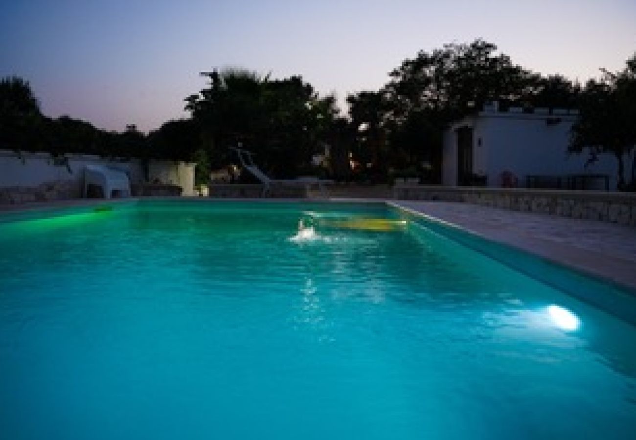Trullo à San Vito dei Normanni - borgo della mimosa