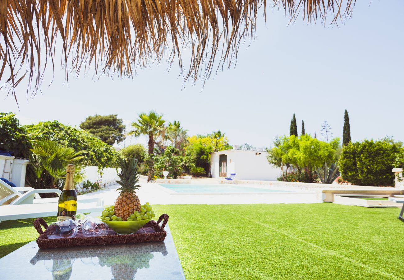 Trullo à San Vito dei Normanni - borgo della mimosa