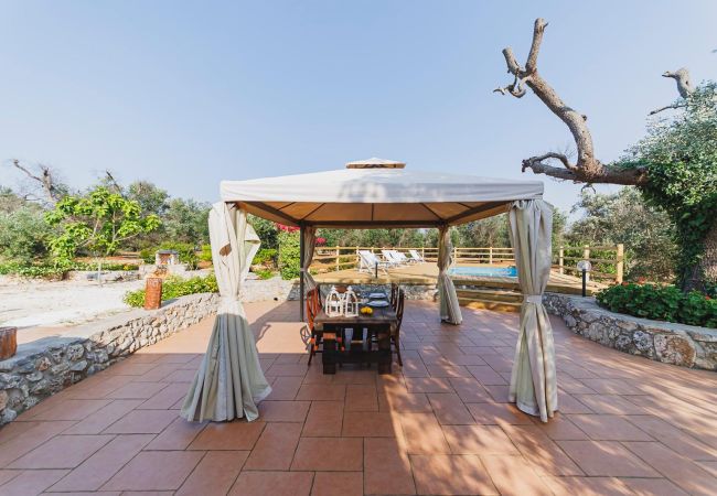 Trullo à Ceglie Messapica - Trullo Isabella by Pugliadamare Trullo à Ceglie Messapica - Trullo Isabella by Pugliadamare