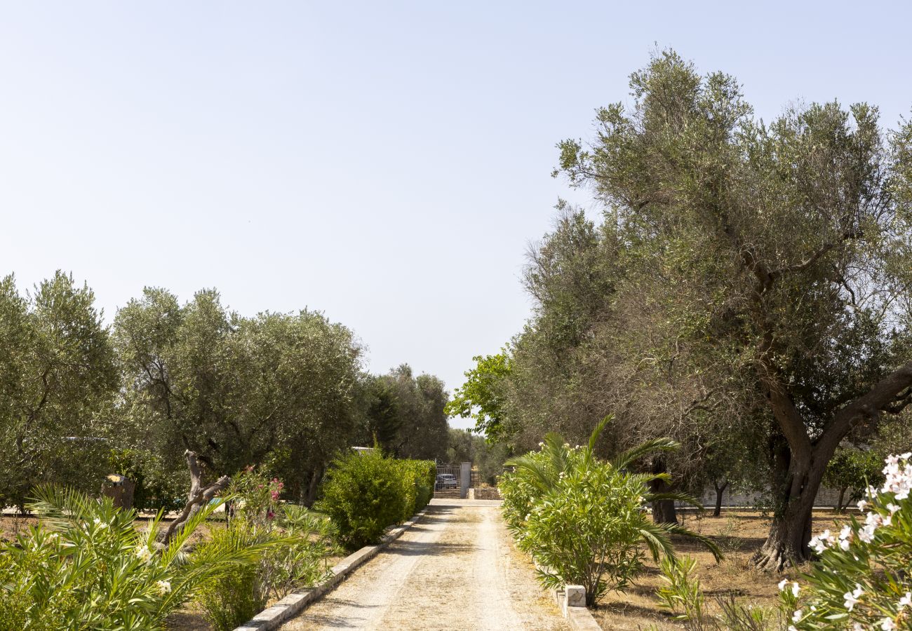 Trullo à San Michele Salentino - Trullo la mandorla by Pugliadamare